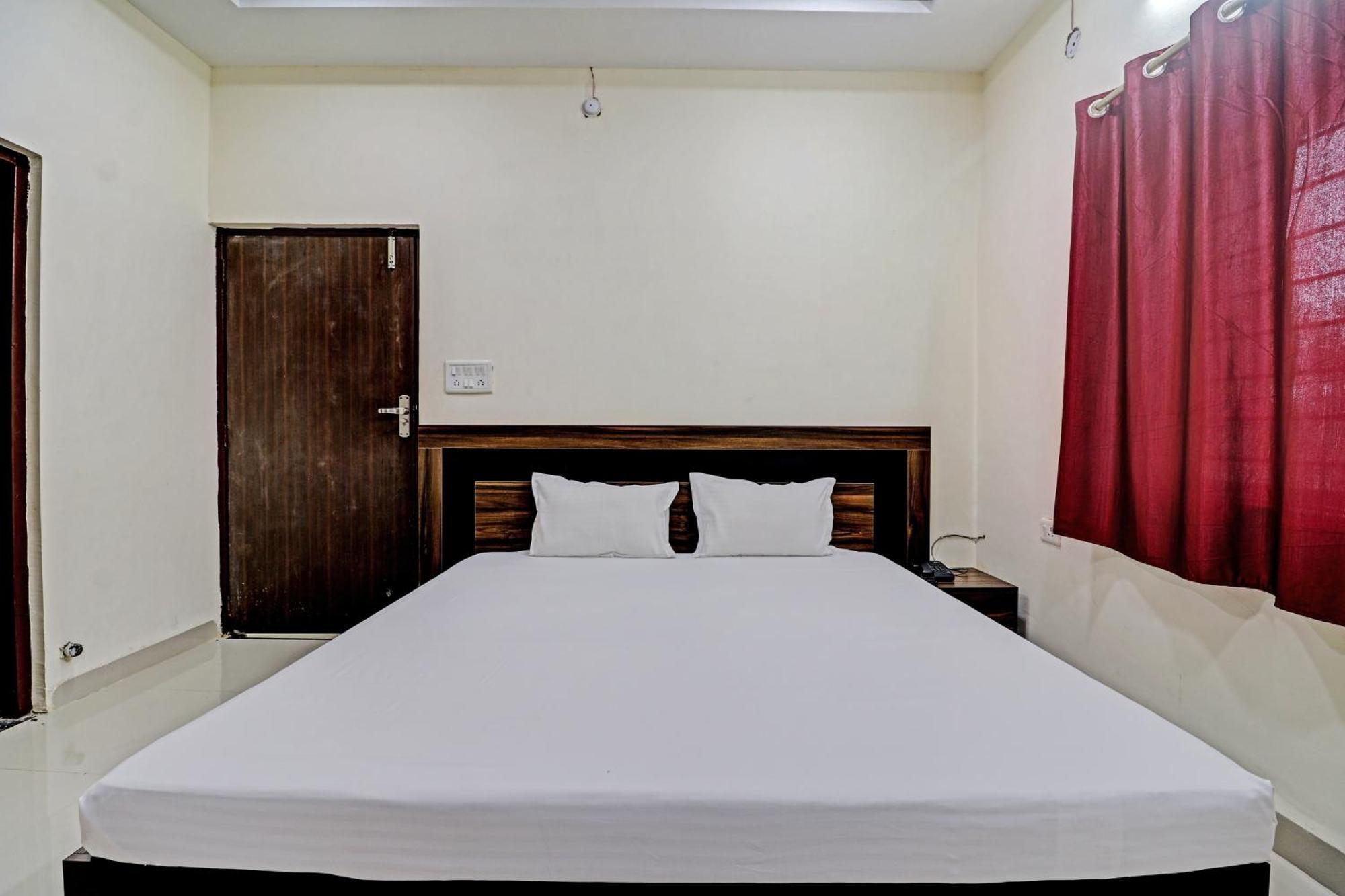 Super Hotel O Midway Treat Dhār Eksteriør billede