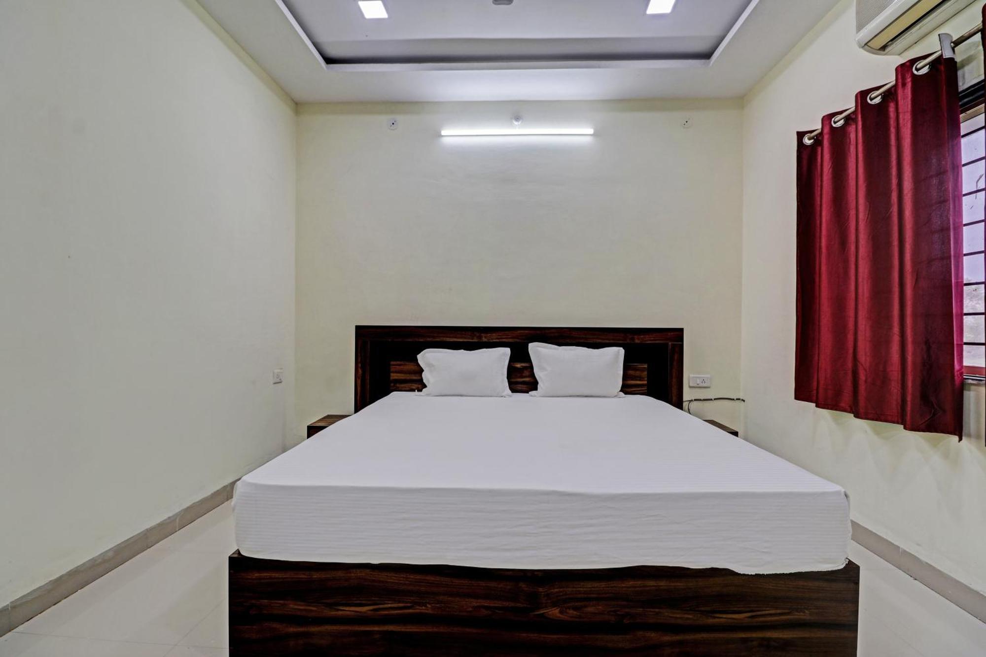 Super Hotel O Midway Treat Dhār Eksteriør billede